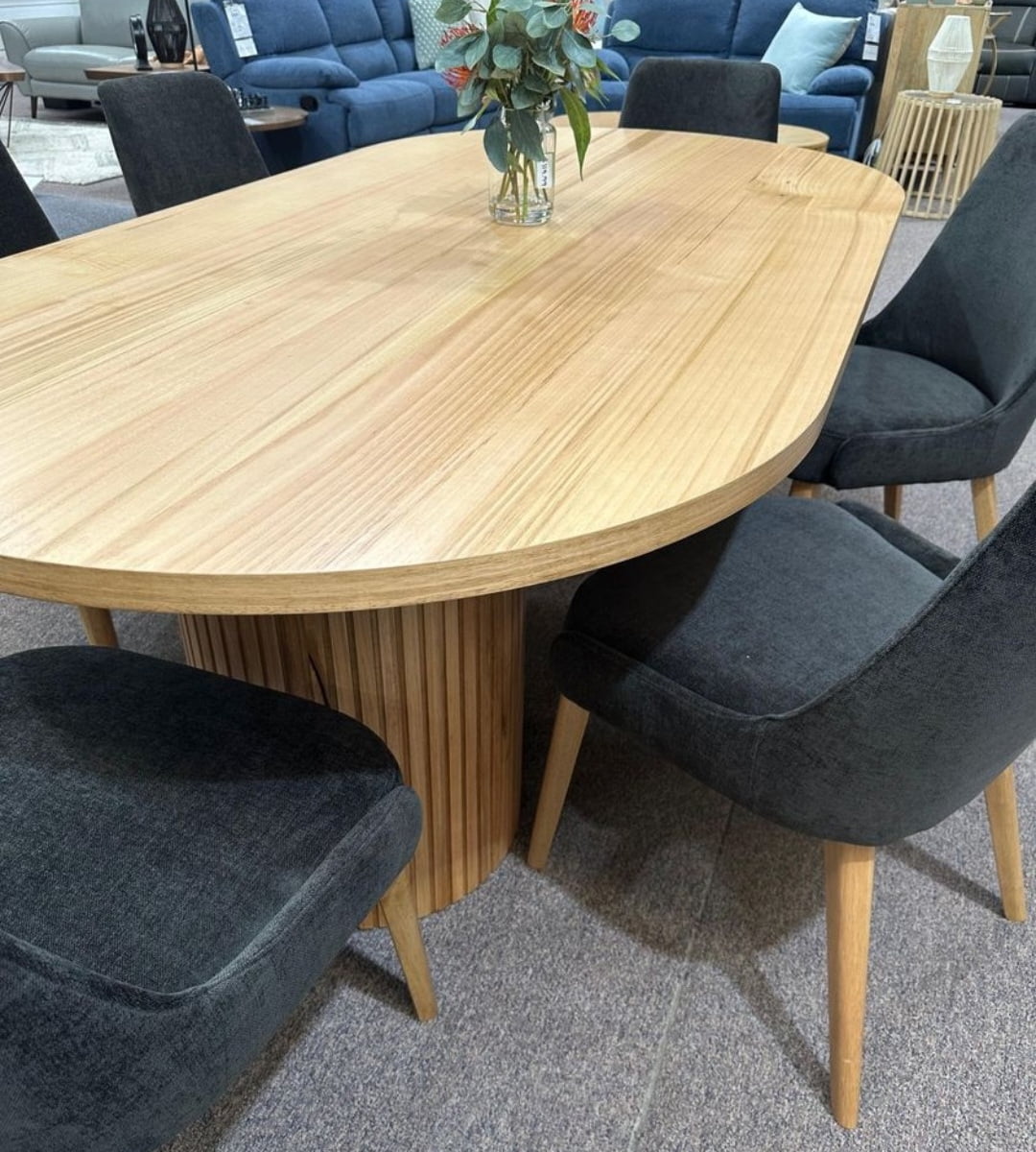 Hastings Dining Table (1)